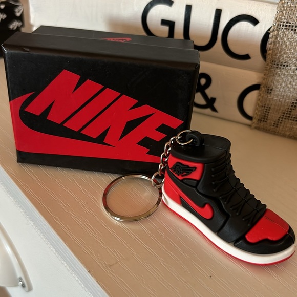 RUBBER KEYCHAIN , COMES WITH BOX - Picture 4 of 4